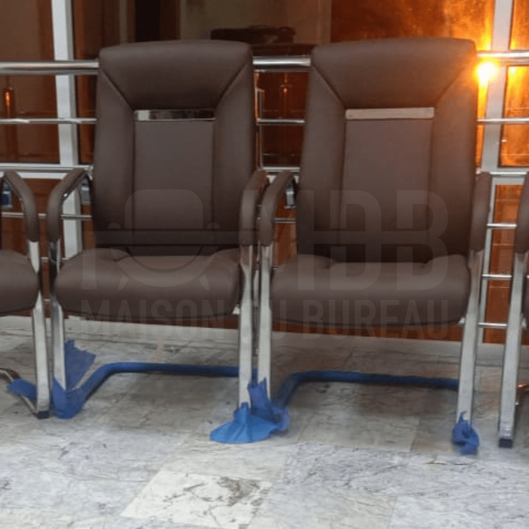 Chaise visiteur en cuir marron avec structure luge et finition chromée - Image 2