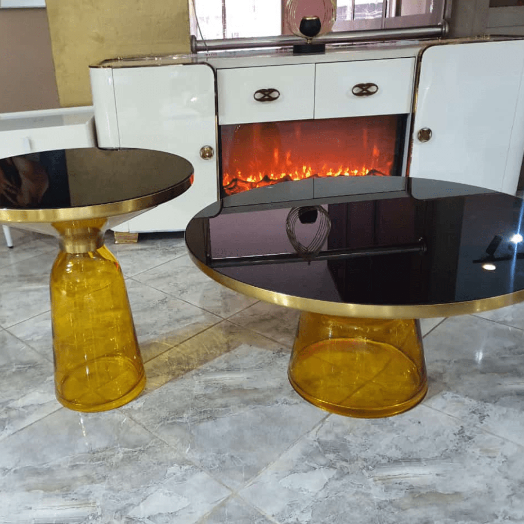 Table basse design avec base en verre teinté